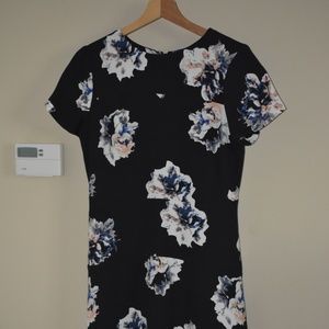 Vince Camuto Black and Floral Short Sleeve Dress